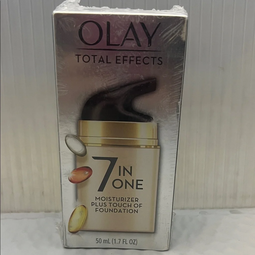 OLAY Total Effects 7 in One Moisturizer with a touch of Foundation - Picture 1 of 1